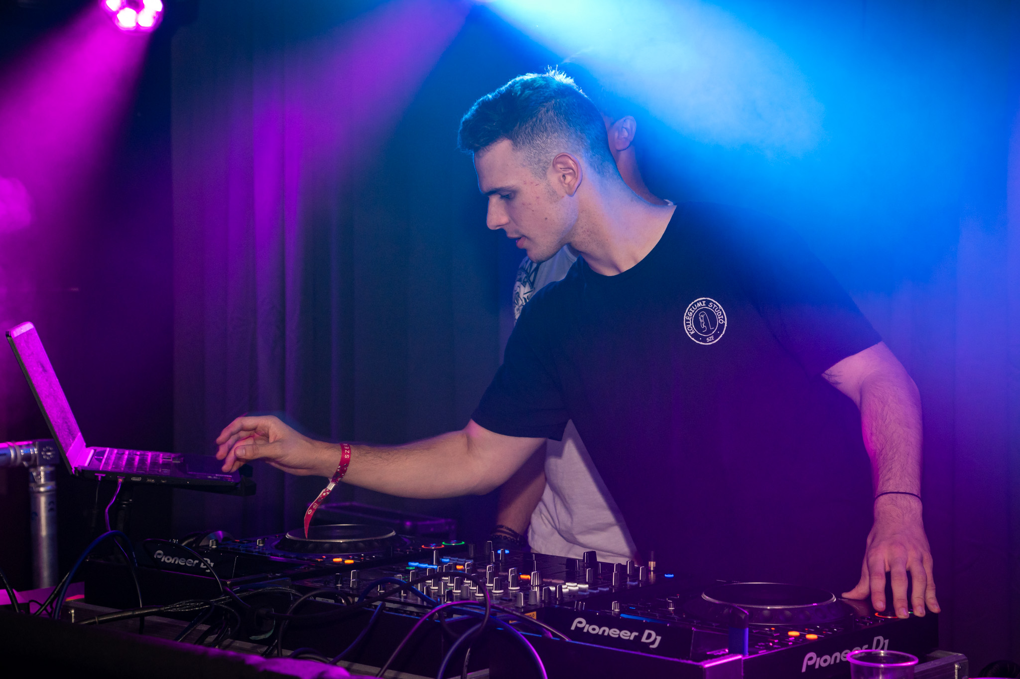 At night, entertainment took centre stage at the Bridge Student and Faculty Club. (Photos: András Adorján)